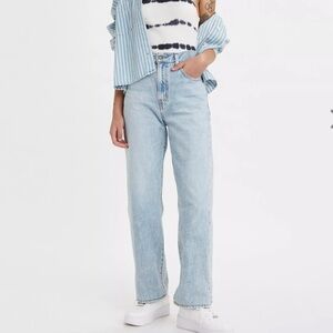 Levi’s High Waisted Straight Leg Women’s Jeans in Light Wash Size 27